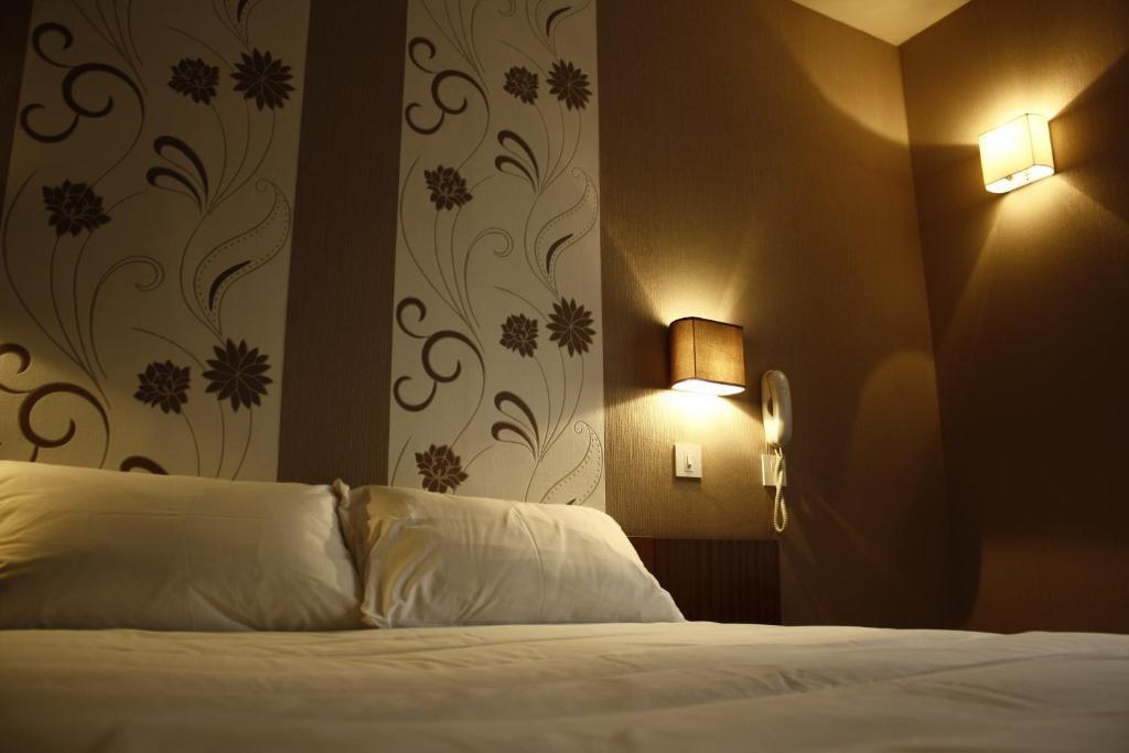 Saint-Céré Hotel Du Touring מראה חיצוני תמונה