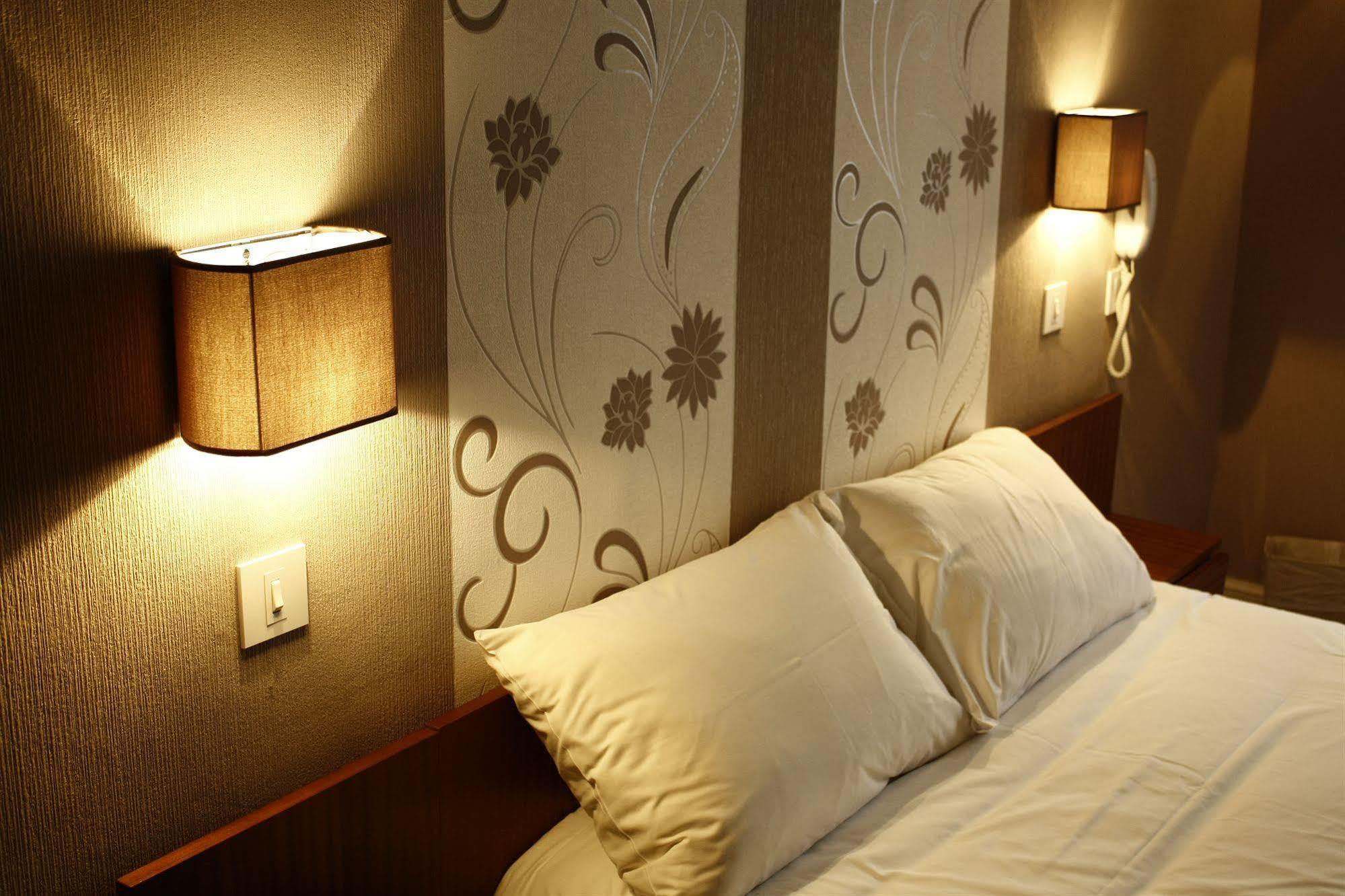 Saint-Céré Hotel Du Touring מראה חיצוני תמונה