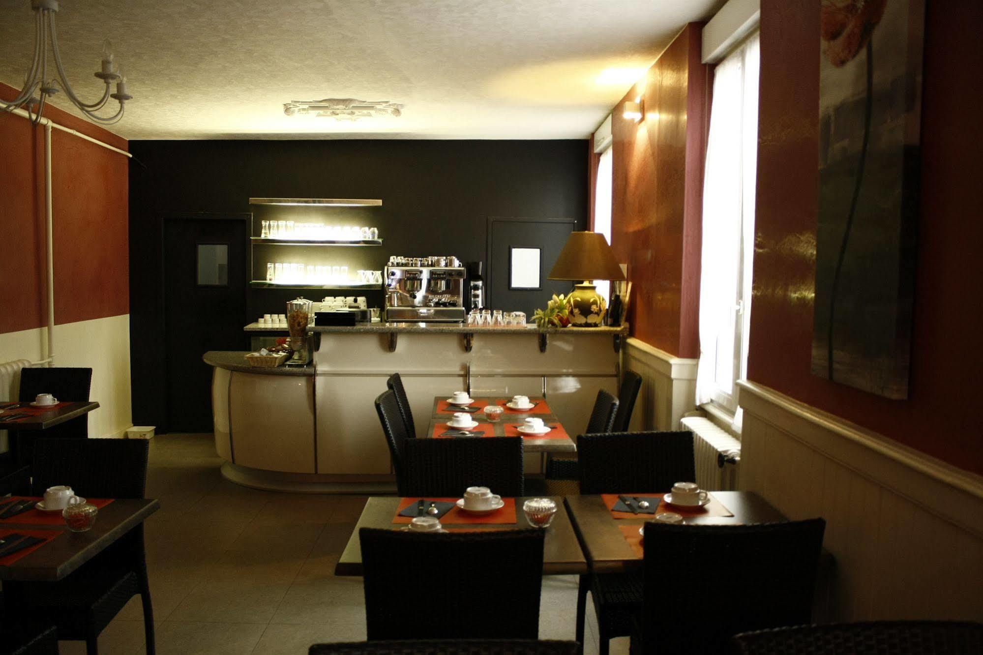 Saint-Céré Hotel Du Touring מראה חיצוני תמונה